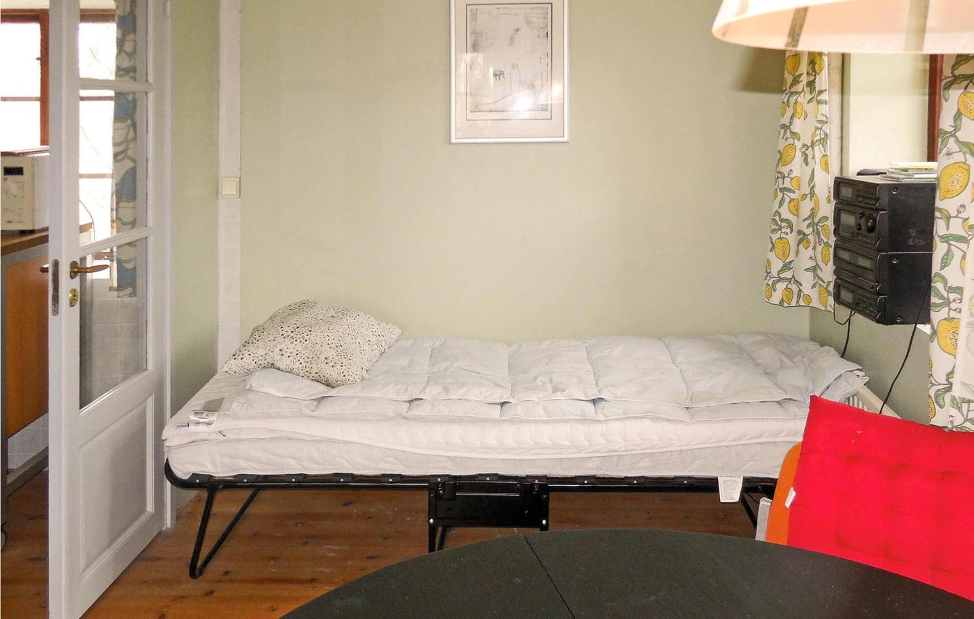 1 Bedroom Awesome Home In Gaersnaes *